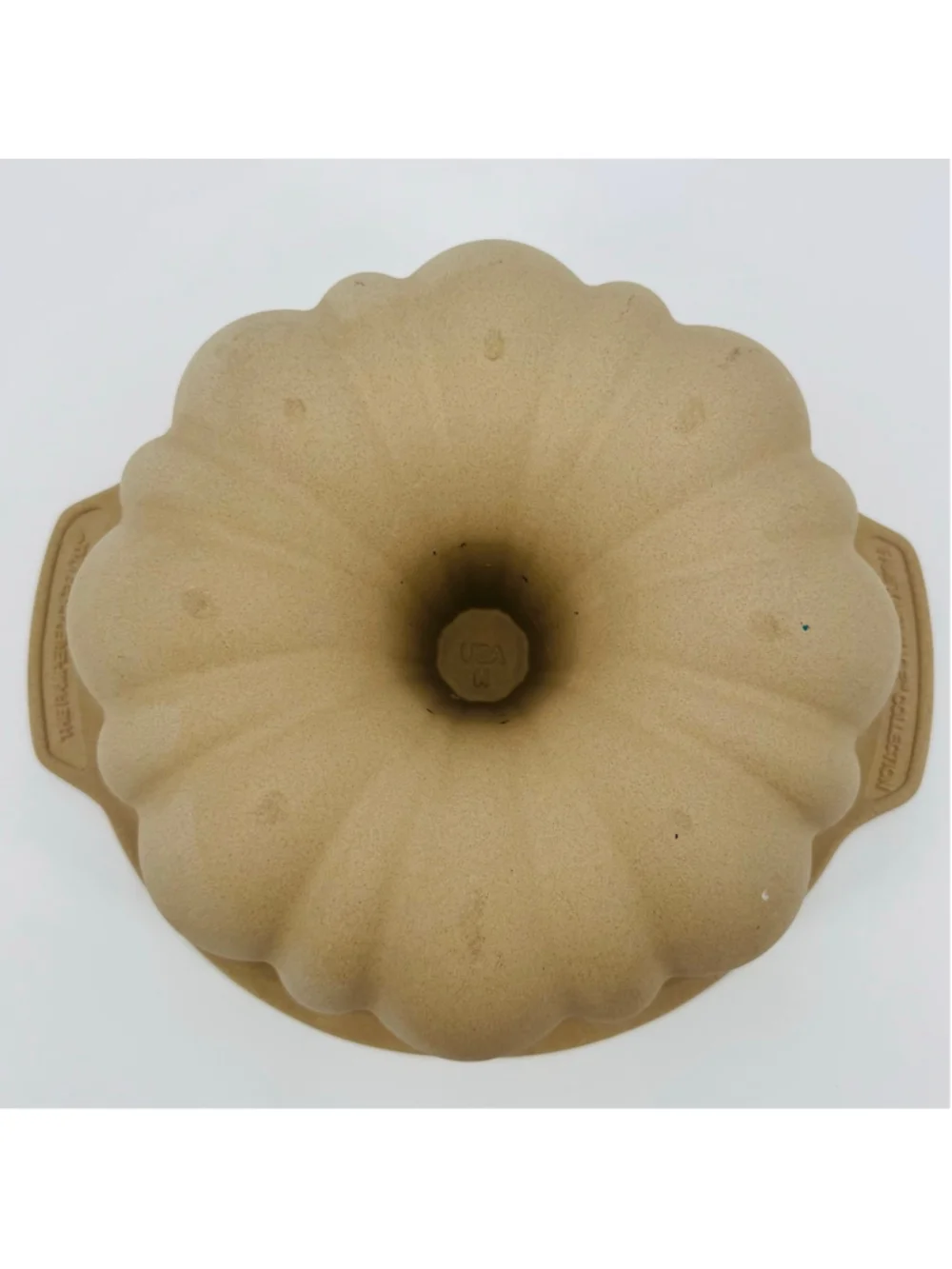 Pampered Chef Heritage Stoneware Fluted Bundt Pan One Size
